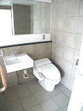 ブルー トイレも異次元空間のよう・・